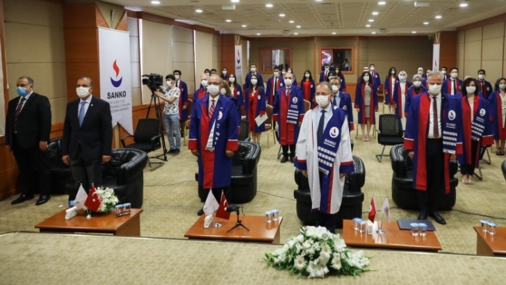 "MEZUNİYET İLE SİZLERLE BAĞIMIZ KOPMAYACAK, YAŞAMINIZ BOYUNCA YANINIZDAYIZ"