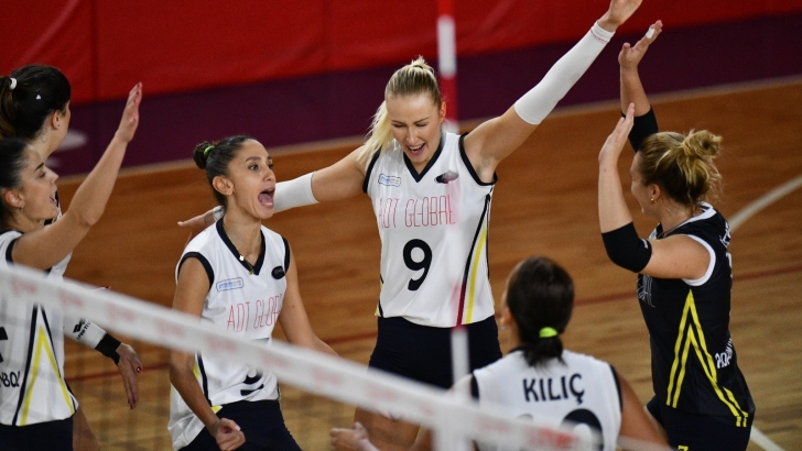 Adam Voleybol galibiyetle başladı