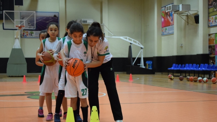 Basketbol, küçük kızın hayatına renk kattı