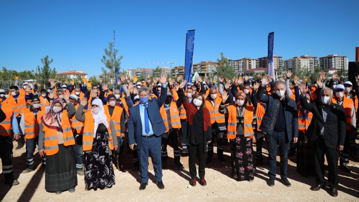 BÜYÜKŞEHİR GAZİANTEP’İ AĞAÇLANDIRIYOR