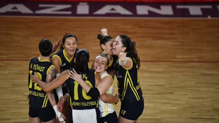 DERBİDE ADAM VOLEYBOL KAZANDI 3-2