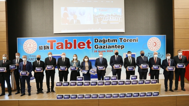 GAZİANTEP MODELİ MİLLİ EĞİTİM BAKANI’NIN TAKDİRİNİ TOPLADI