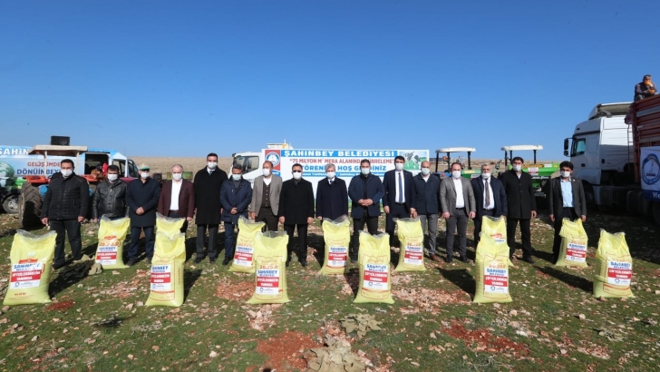 ŞAHİNBEY BELEDİYESİ 75.000.000 M2 MERA ALANINI GÜBRELİYOR