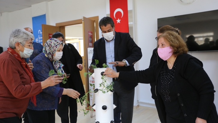 ULU ÇINARLARA YAŞLILAR HAFTASINDA ANLAMLI HEDİYE