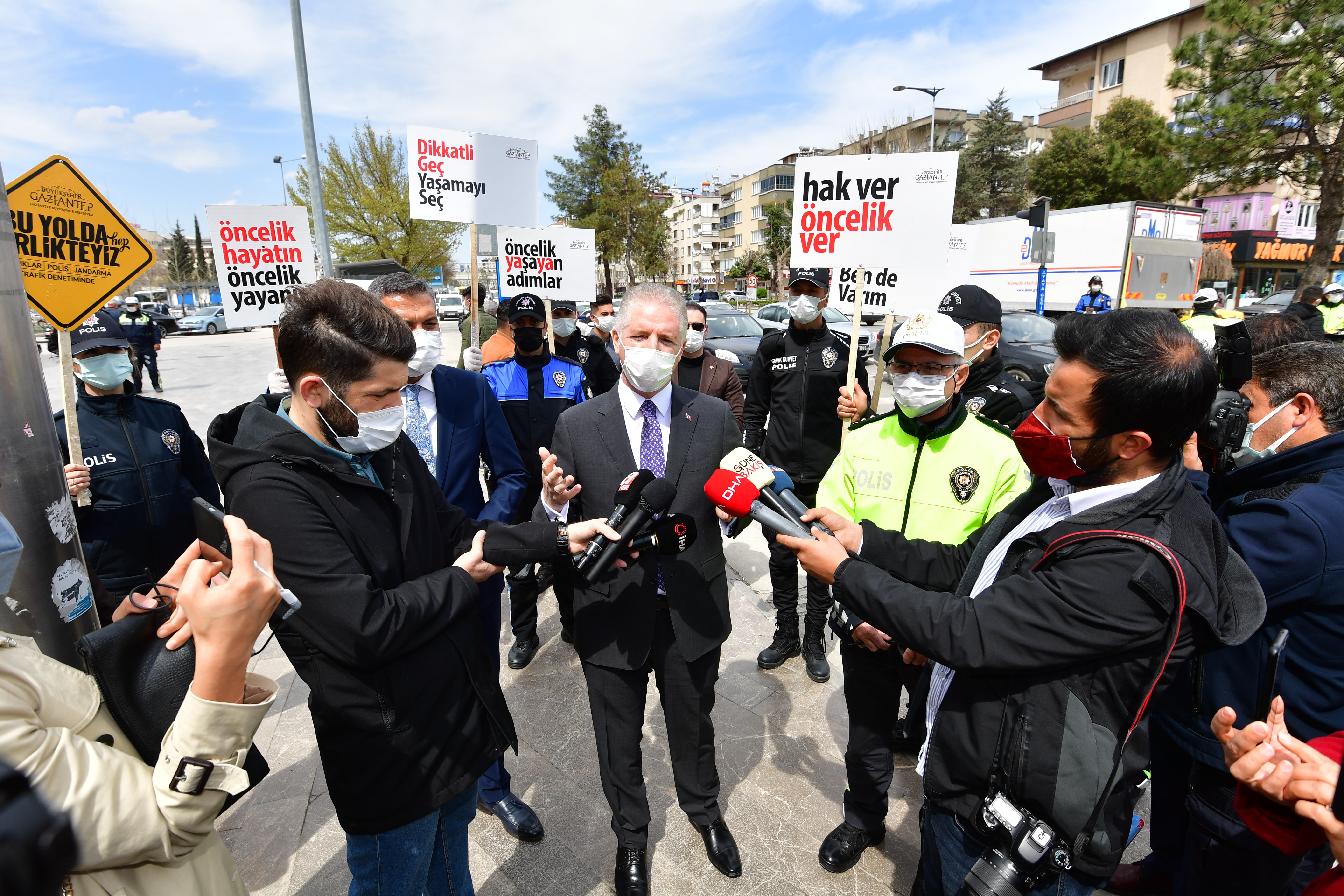 GAZİANTEP’TE “YAYALAR KIRMIZI ÇİZGİMİZ” UYGULAMASI BAŞLADI