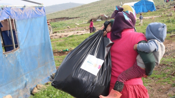 Alleben Rotary’den tarım işçilerine destek