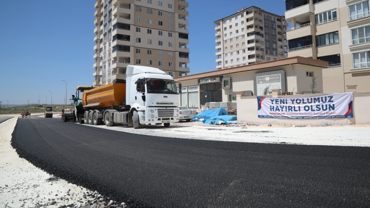 BÜYÜKŞEHİR, BÜYÜYEN GAZİANTEP İÇİN YENİ YOL ÇALIŞMALARINA DEVAM EDİYOR