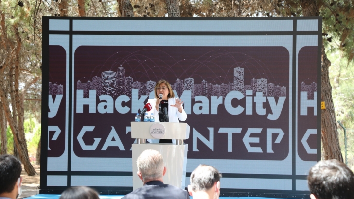 BÜYÜKŞEHİR TARAFINDAN DÜZENLENEN AKILLI ŞEHİR HACKATHONU BAŞLADI