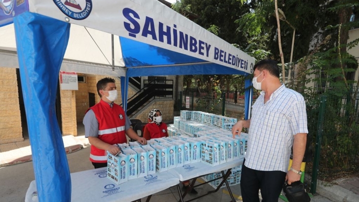 ŞAHİNBEY BELEDİYESİ’NDEN YENİ ATANAN ÖĞRETMENLERE HEDİYE