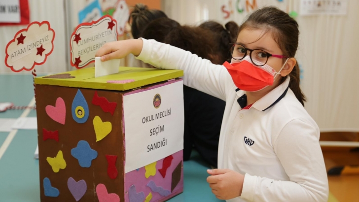 Gaziantep Kolej Vakfı Özel İlkokulu’nda Seçim Heyecanı sürüyor