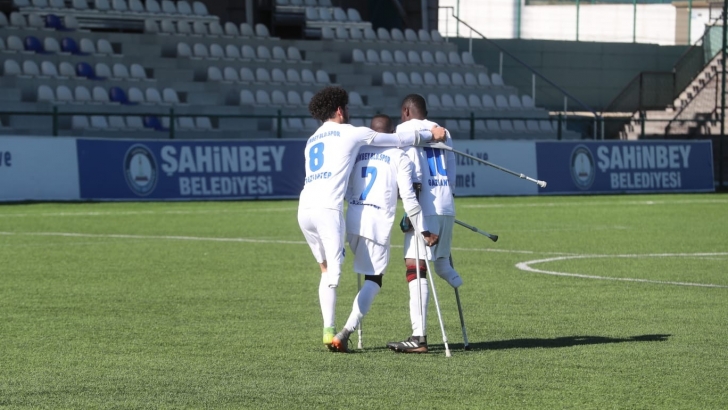 ŞAHİNBEY AMPUTE KENDİ EVİNDE GALİP 2-0