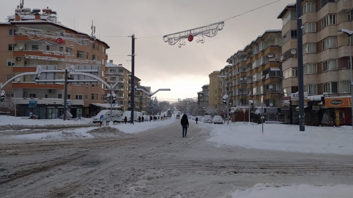 Gaziantep'te kar yağışı hayatı olumsuz etkiliyor